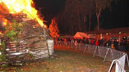 Sint-Maartensvuur op de Lindeman