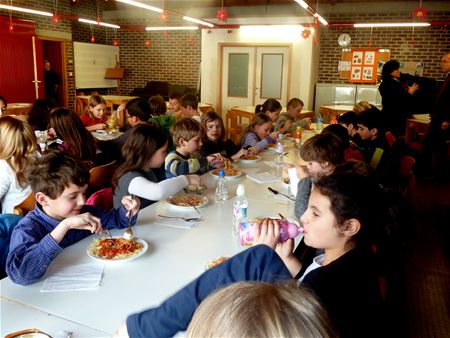 Spagetti smullen op school