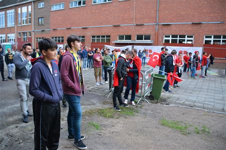 Spanjaarden juichen, Turken jouwen