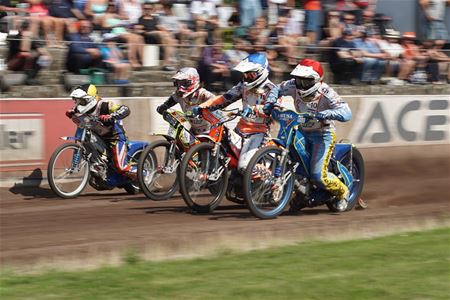 Speedwayspektakel ondanks stof en hitte