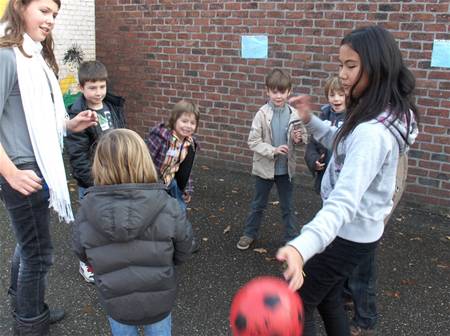 Spelen Op de Speelplaats met het 6de leerjaar