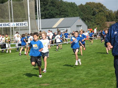 Sport en spel tijdens scholenveldloop
