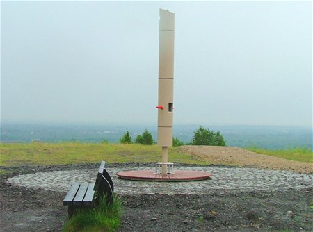 Spotter staat op mijnterril
