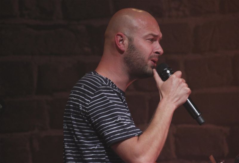 Stan Van Samang even intens in een kleine zaal