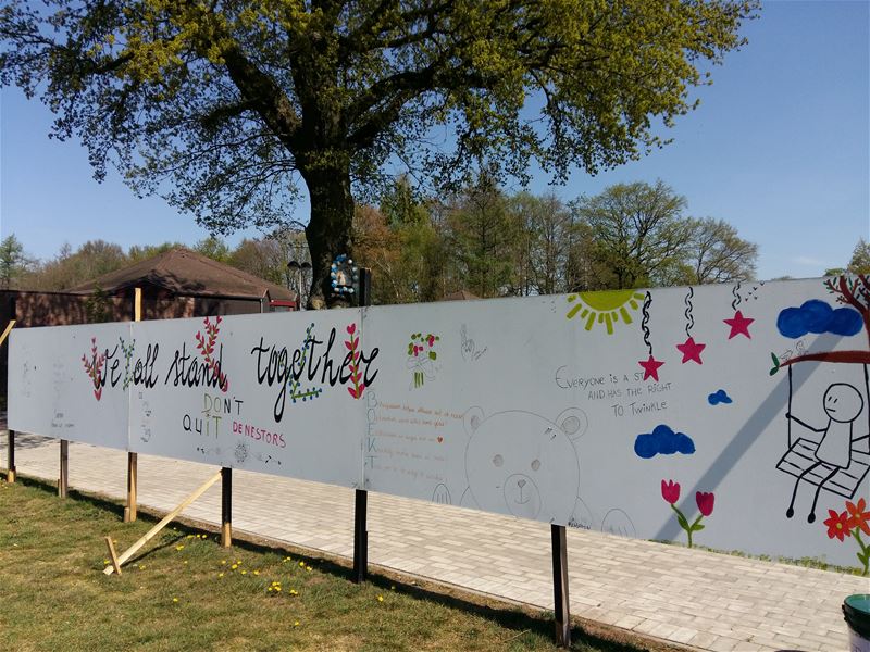 Steunboodschappen op muur in 't Weyerke