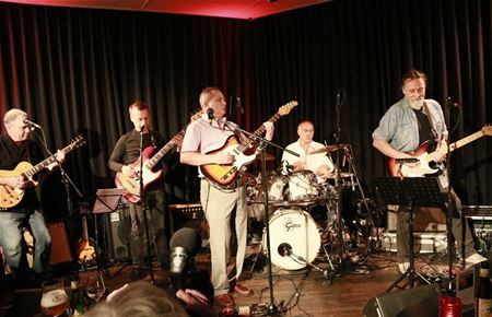 Streaming guitars in het Muzecafé