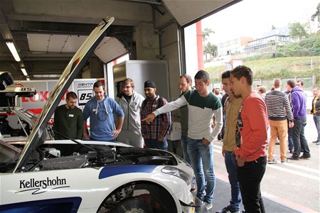 Studenten maken kennis met elektrische auto's