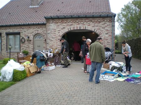 Succesvolle garageverkoop in Viversel
