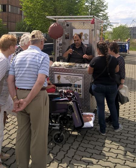 Textiel- en fietsreparatie op de markt