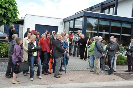 Tientallen deelnemers aan kluizenaarswandeling