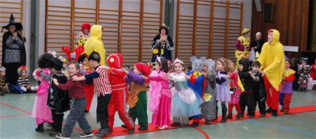 Toverfluit houdt indoorcarnavalsfeest