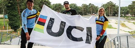 UCI-vlag is gehesen op BMX-track bij circuit