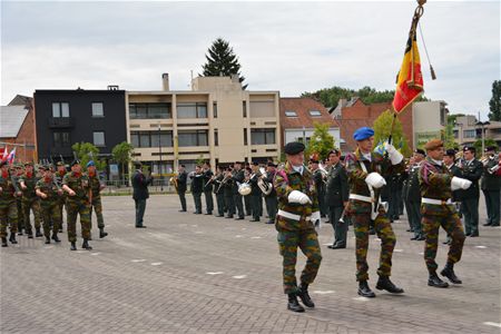 Uitgebreide plechtigheid bij bevelsoverdracht