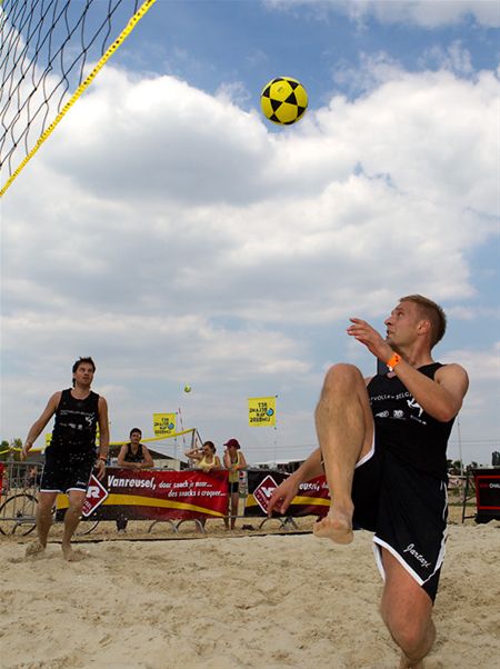 Ulli Hulsmans op weg naar WK foot-volley
