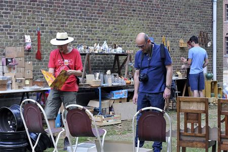Veel leuke spullen op kasteelverkoop