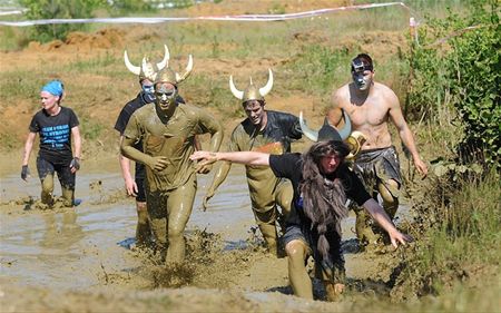 Veel lol en spektakel op Strongman Run