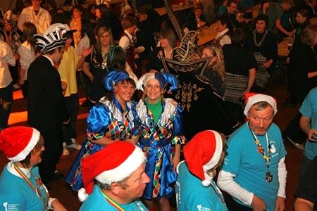 Veel volk op bal Black Panthers