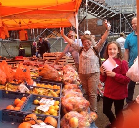 Veel volk op eerste zomermarkt