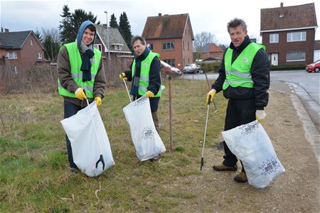 Vele handen ruimen op