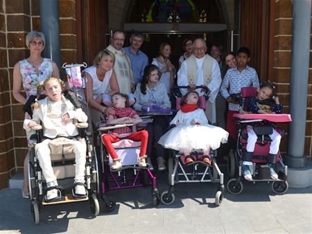Vormsel en communie voor kinderen van 't Weyerke