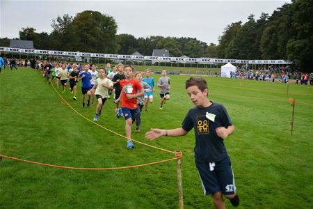Vrijdag scholenveldloop en sportbeurs