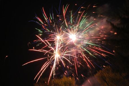 Vuurwerk kleurt Zolderse lucht