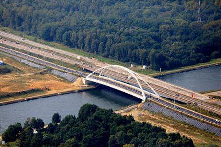 Werken aan kanaalbrug lopen verder uit