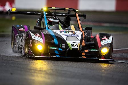 Wolf domineert kwalificaties in de regen