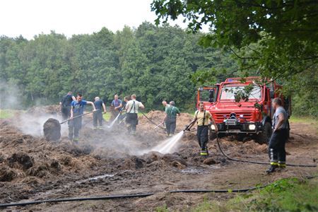 Zelfontbranding van grote mesthoop