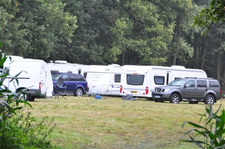 Zigeuners camperen in de Vrunstraat