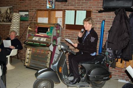 Zingen vanop de Vespa