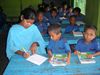 john-joris-speelt-voor-schooltjes-in-bangladesh