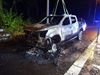 pick-up-uitgebrand-langs-snelweg