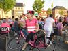 Femma fietst roze draad