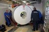 NMR-scanner is geleverd aan ziekenhuis