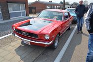 Mustang Fever:lokt veel volk en auto's