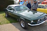 Mustang Fever:lokt veel volk en auto's