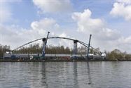 Kanaalbrug in Stokrooie in laatste fase