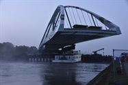 Plaatsing brug was toeristische attractie
