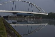Plaatsing brug was toeristische attractie