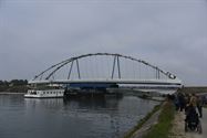 Plaatsing brug was toeristische attractie