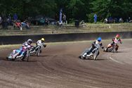 Jonge racers en karts brengen spektakel op Helzold