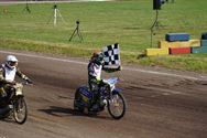 Jonge racers en karts brengen spektakel op Helzold