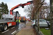 Gigantische schade bij crash tegen villa
