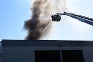Brand met veel rook in bedrijfshal in Kapelstraat