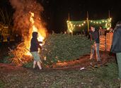 Kerstboomverbranding werd een gezellig evenement