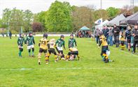 Jonge rugbyspelers leveren vinnige strijd