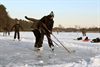 Ijshockey en schaatspret op vijvers