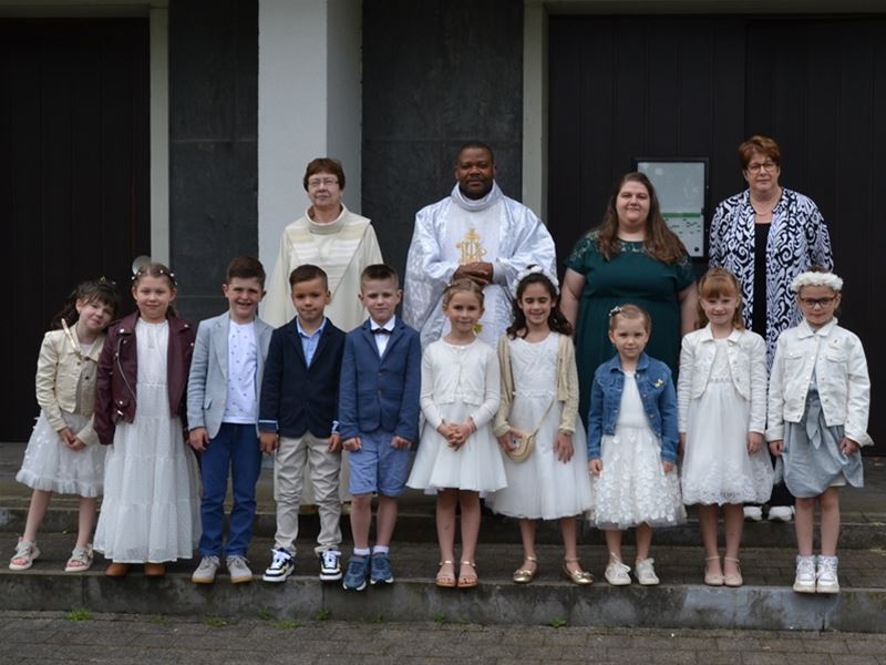 10 eerste communicanten in Viversel