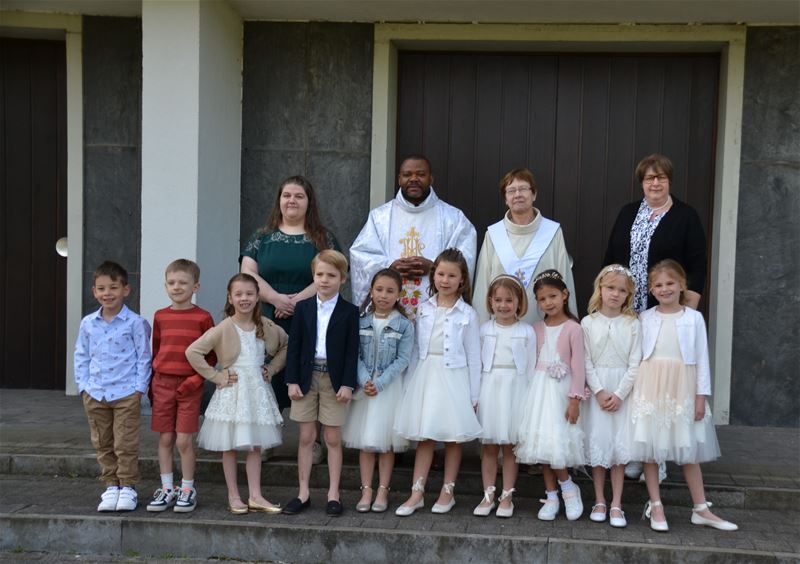 10 eerste communicanten uit Viversel